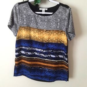 ✨NWT✨Kenneth Cole White Cosmic Blue Short Sleeve Top